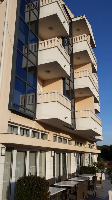 Apartments And Rooms Astoria Seget Vranjica Εξωτερικό φωτογραφία