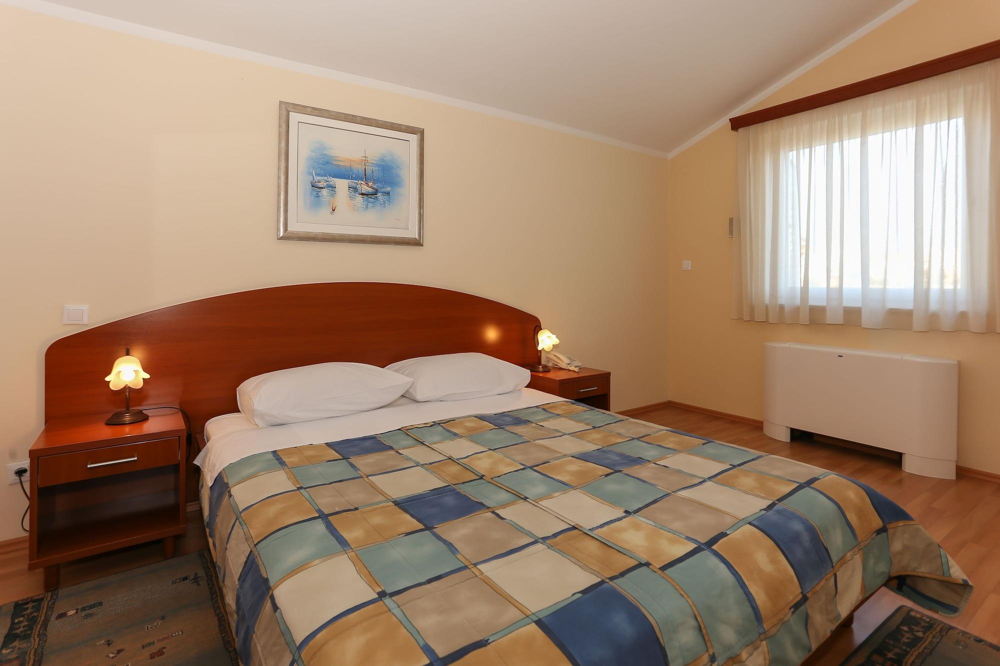 Apartments And Rooms Astoria Seget Vranjica Εξωτερικό φωτογραφία