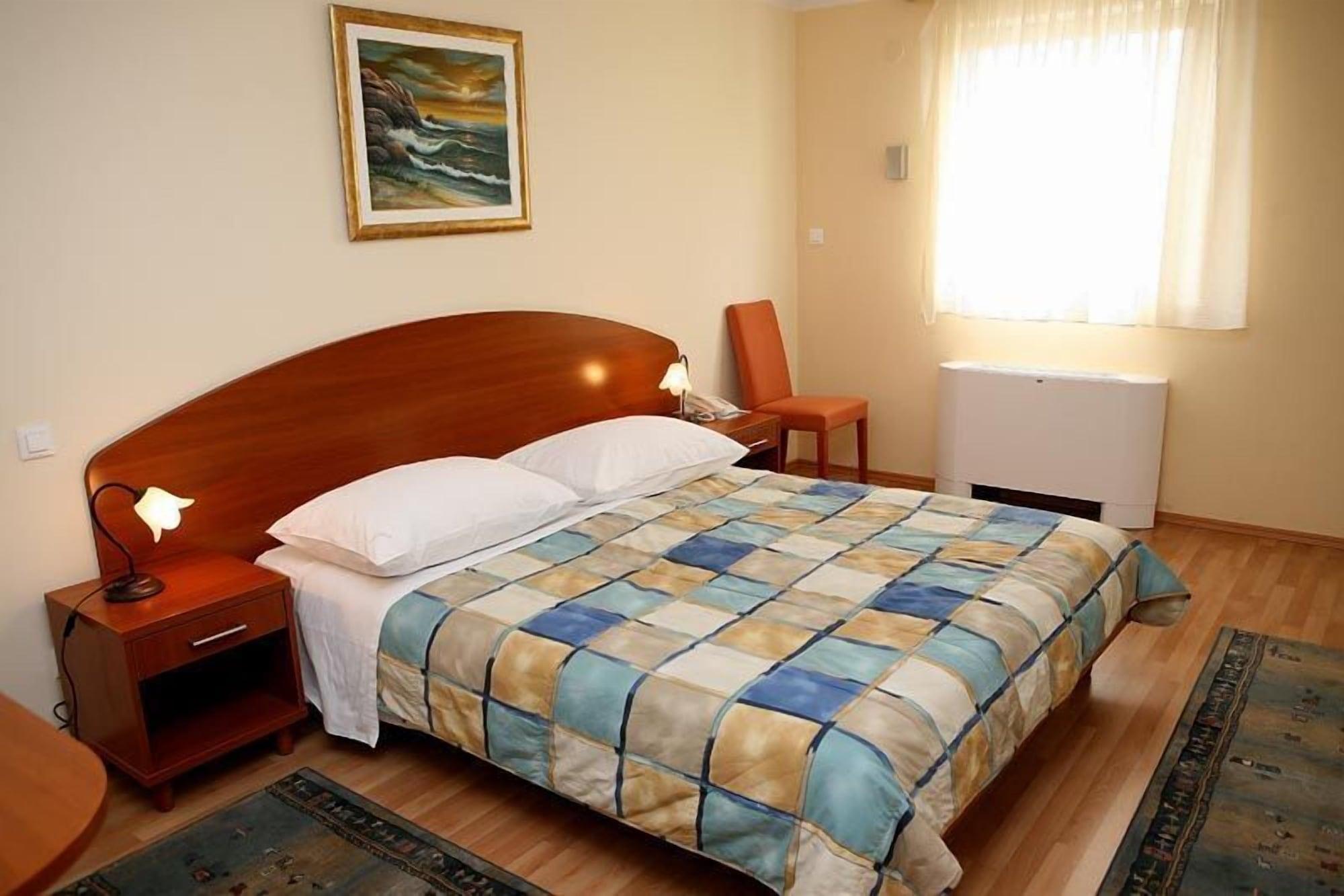 Apartments And Rooms Astoria Seget Vranjica Εξωτερικό φωτογραφία