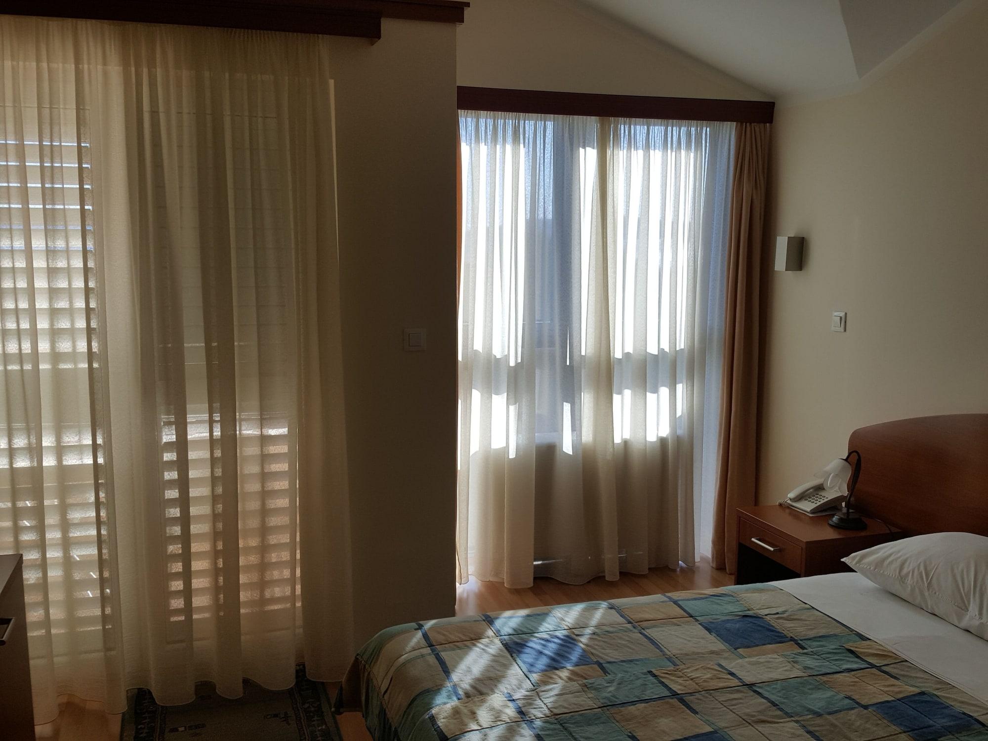 Apartments And Rooms Astoria Seget Vranjica Εξωτερικό φωτογραφία