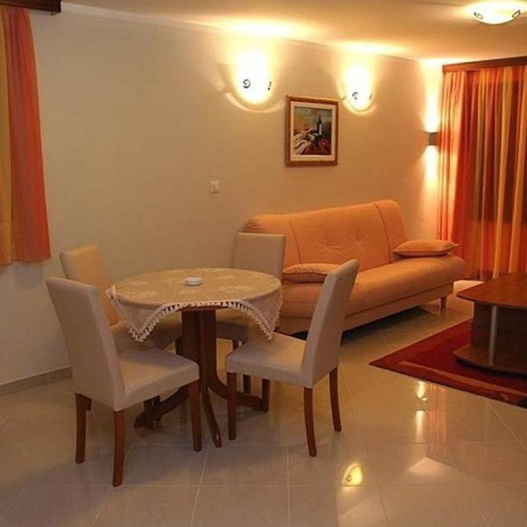 Apartments And Rooms Astoria Seget Vranjica Δωμάτιο φωτογραφία