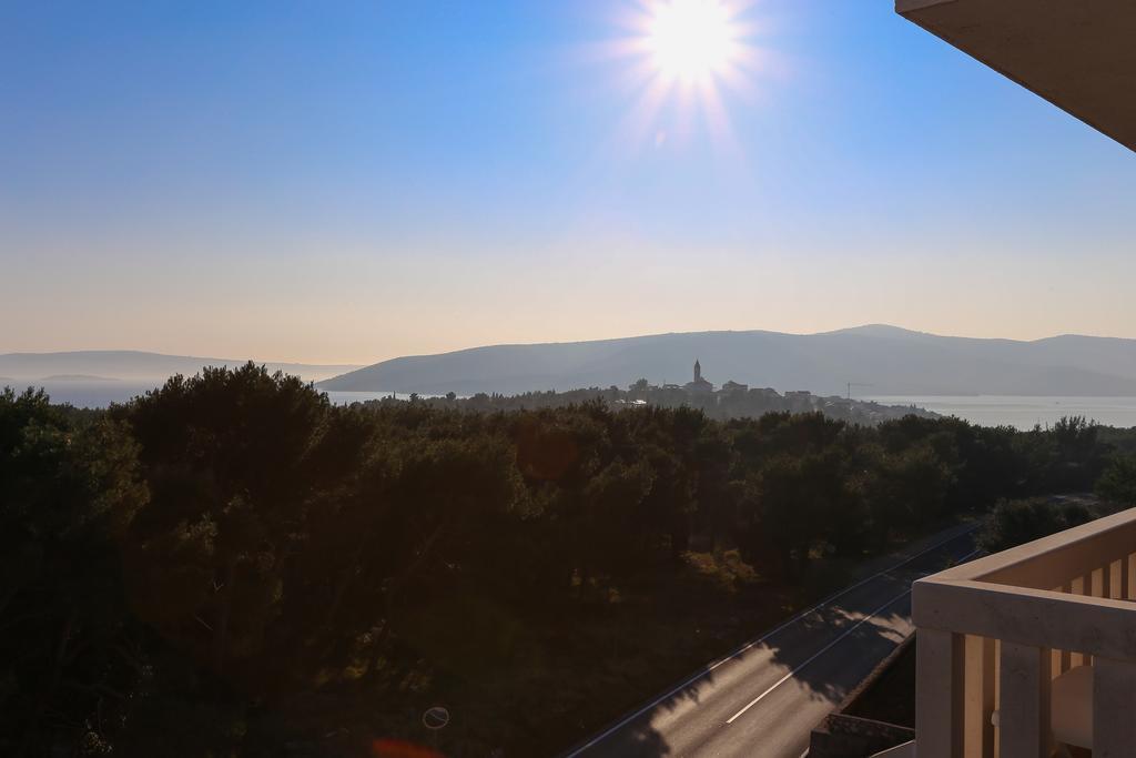 Apartments And Rooms Astoria Seget Vranjica Εξωτερικό φωτογραφία