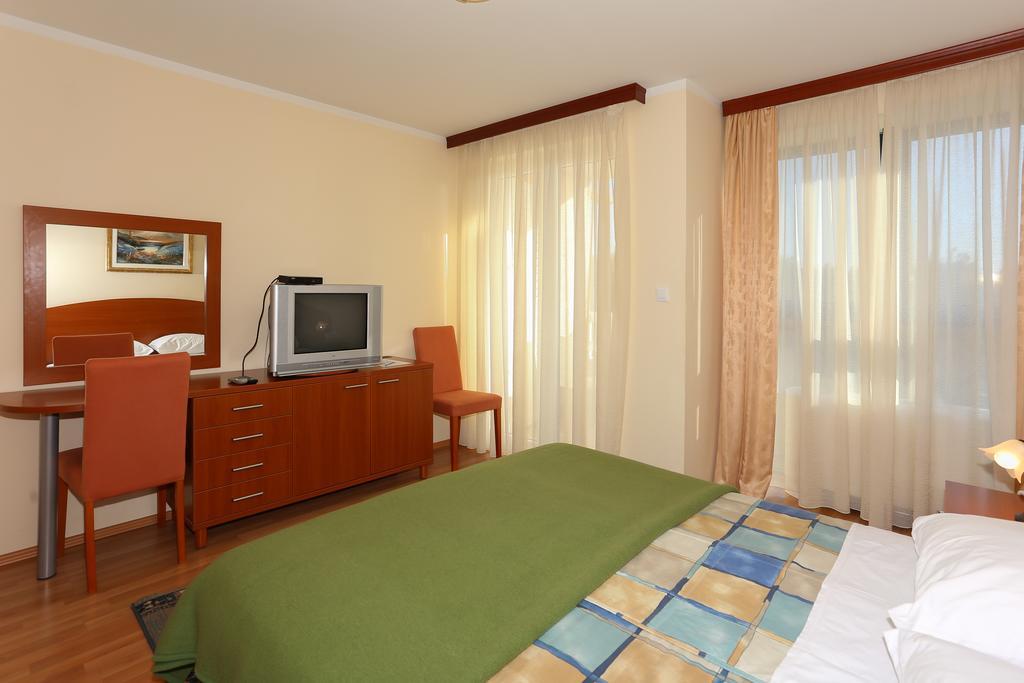 Apartments And Rooms Astoria Seget Vranjica Εξωτερικό φωτογραφία