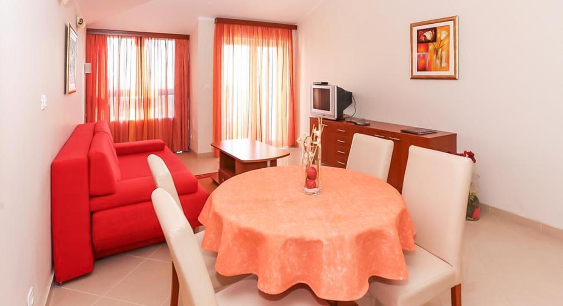 Apartments And Rooms Astoria Seget Vranjica Εξωτερικό φωτογραφία